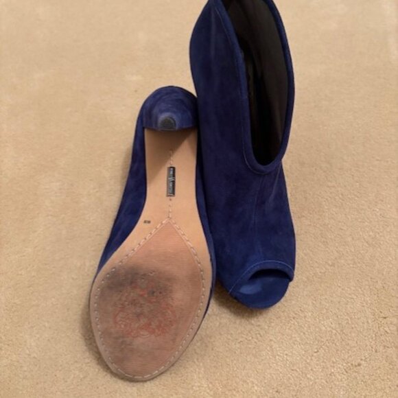 Vince Camuto Blue Suede Bootie 8 - Picture 6 of 6
